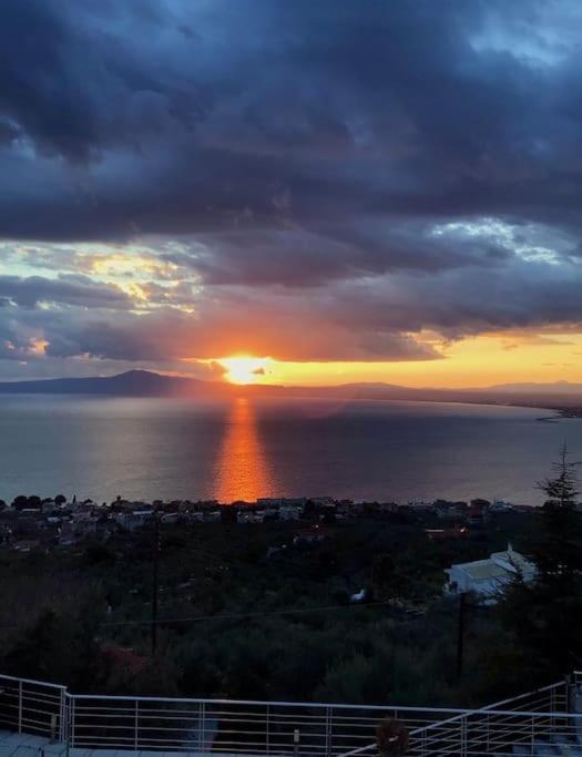 Marine'S Lux Villa:Golden Sunset Каламата Экстерьер фото