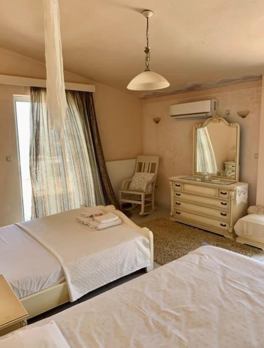 Marine'S Lux Villa:Golden Sunset Каламата Экстерьер фото